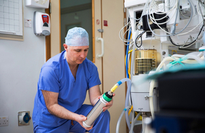 Peter Ford, SageTech consultant, pictured installing a SageTech anaesthetic reusable gas canister.