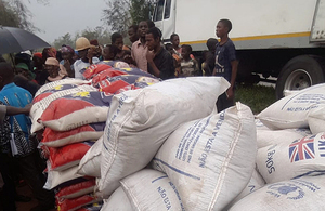 Food funded by UK aid is distributed by WFP to people affected by cyclone Kenneth in Macomia, Mozambique, 28 April 2019. Picture: WFP
