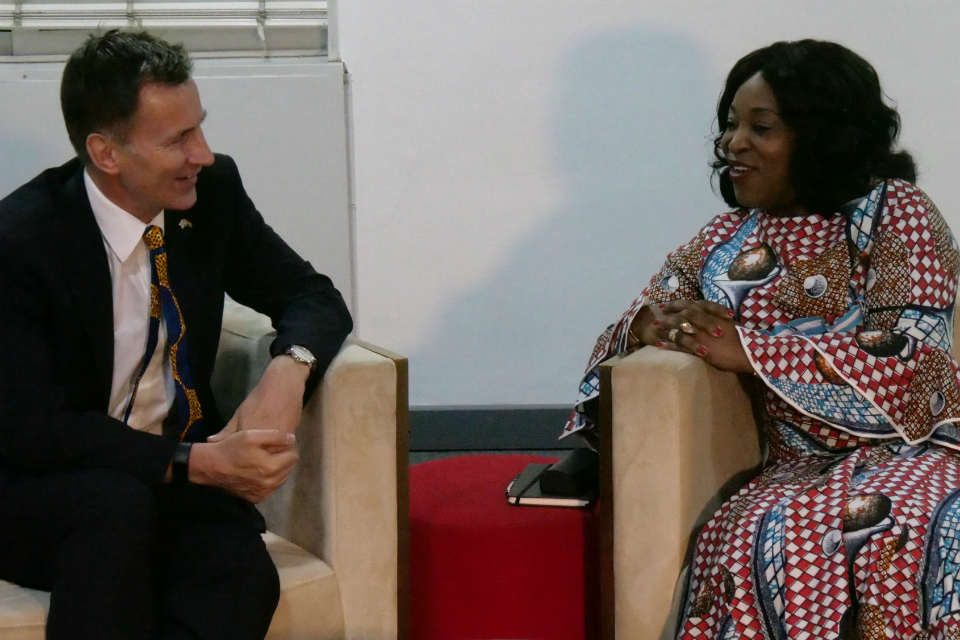 Jeremy Hunt speaking with the Ghanaian Minister of Foreign Affairs Shirley Ayorkor Botchwey