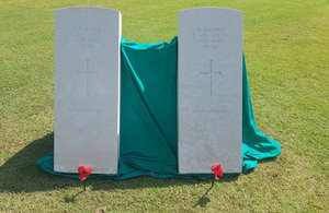 Headstones of the two Unknown Soldiers, Crown Copyright, All rights reserved