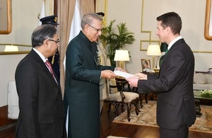 Dr Christian Turner, the new British High Commissioner to Pakistan presenting his credentials to President of Pakistan, Arif Alvi at the President House.