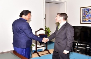 British High Commissioner meets Prime Minister Imran Khan