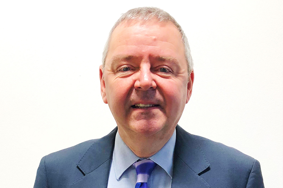 Headshot of Barry Cummins