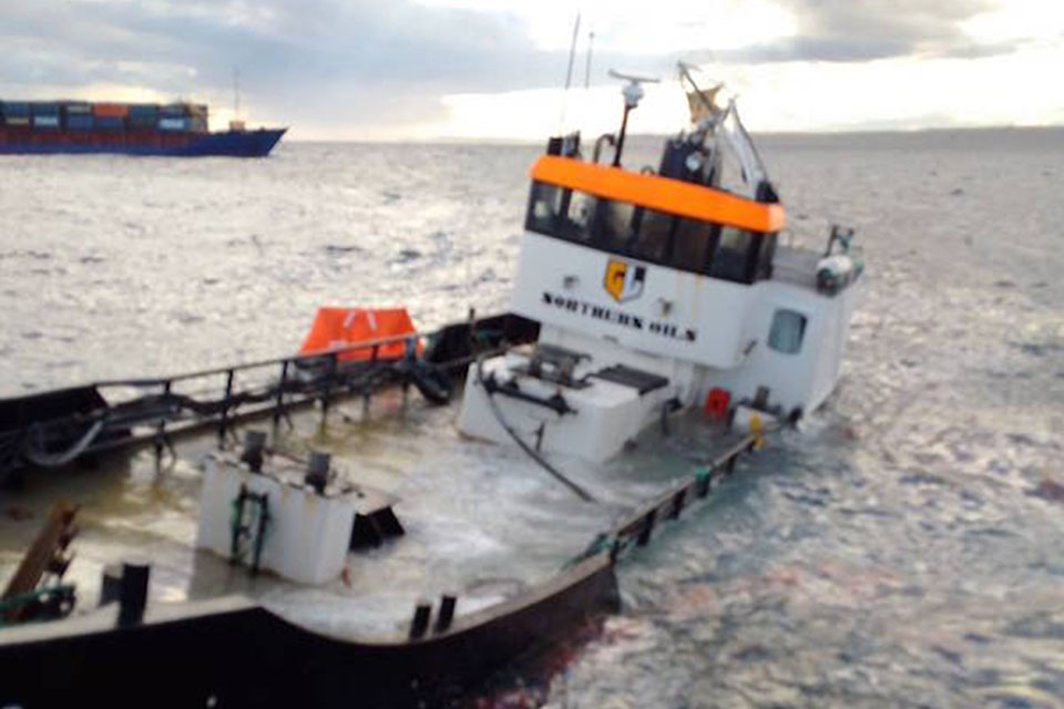 Erin Wood post-collision with Daroja standing by (photo: RNLI)