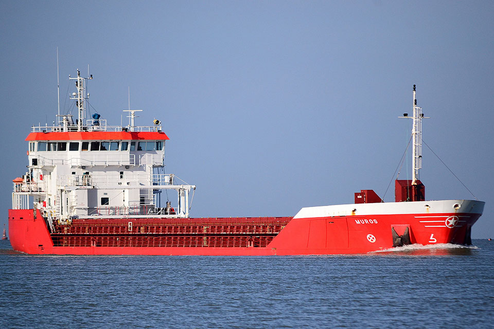 Photograph of bulk carrier Muros