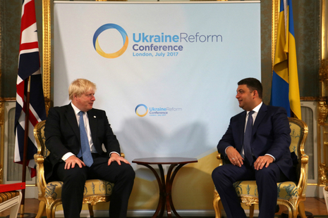 Foreign Secretary Boris Johnson speaking with Ukrainian Prime Minister Volodymyr Groysman at the Ukraine Reform Conference