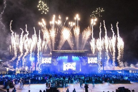A spectacular fireworks display orchestrated by Disney completes the ceremony programme for the closing of the 2016 Invictus Games.
