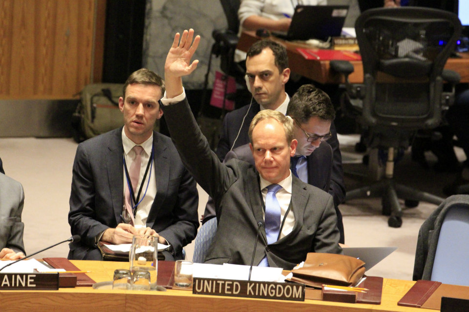 Ambassador Matthew Rycroft votes at the Security Council