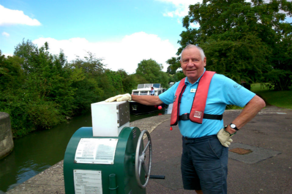 Become a Volunteer Assistant Lock Keeper