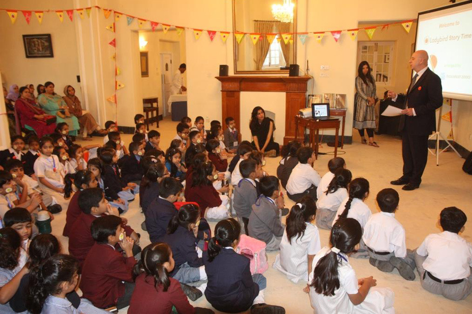 Uk trade and investment celebrates reading with paramount books