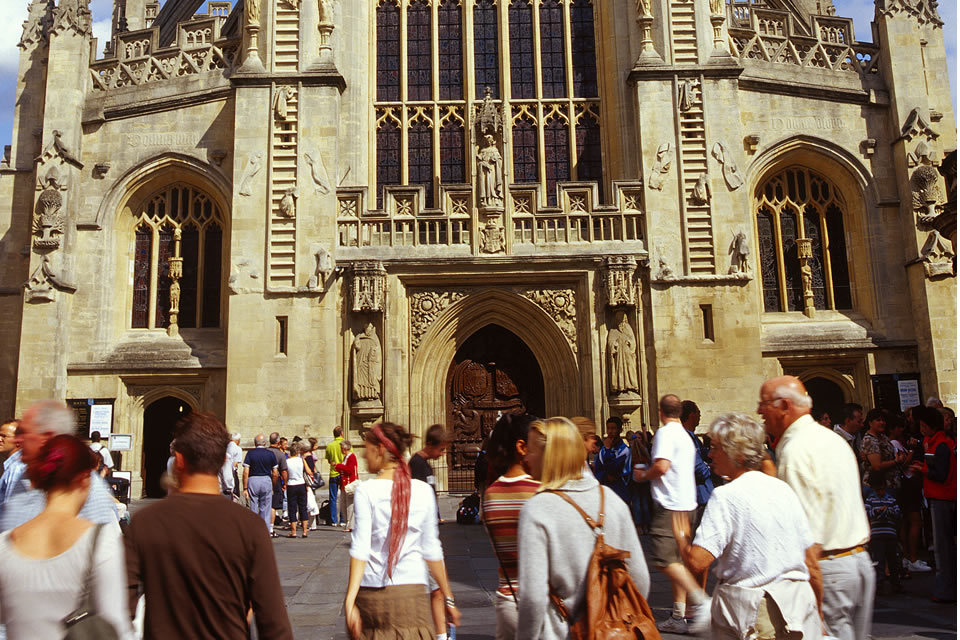 Record spending from overseas tourists in 2014