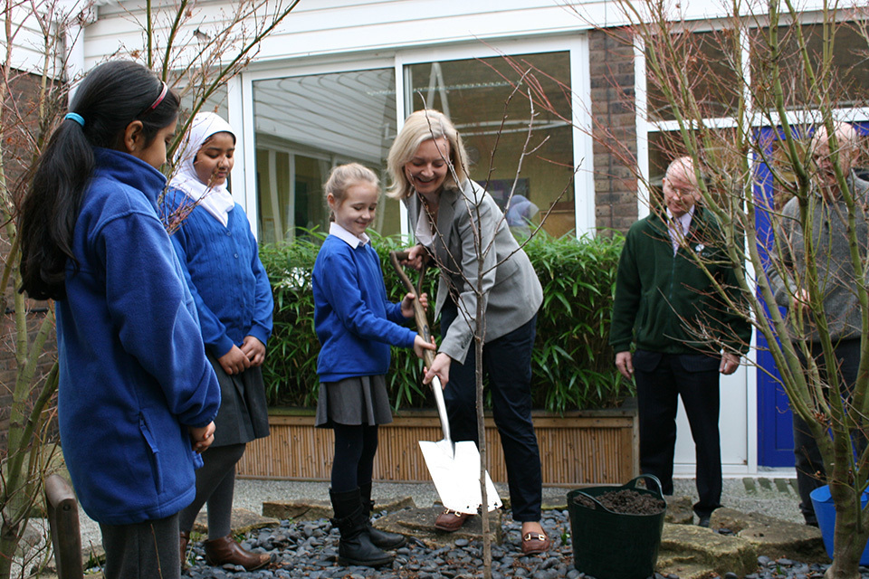 Schoolchildren to help plant a million native British trees