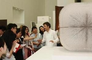 Thomas Heatherwick leads a tour of the New British Inventors: Inside Heatherwick Studio exhibition in Beijing as part of the 2015 UK-China Year of Cultural Exchange. (© British Council)