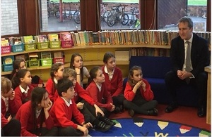 Damian Hinds at a primary school