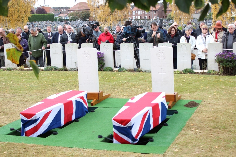 Two WW1 heroes finally laid to rest 100 years after they made the ultimate sacrifice for their country