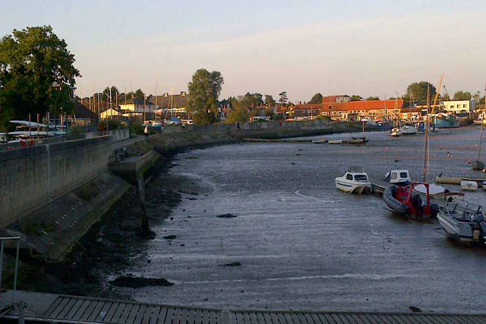Work starts to repair Woodbridge floodwall