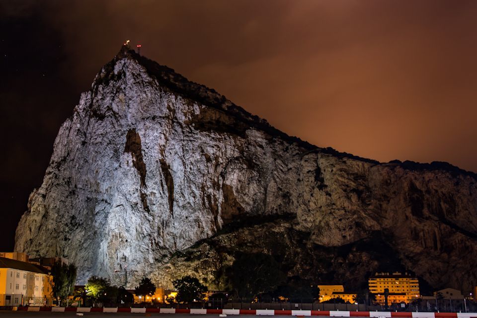 Future of flights at RAF Gibraltar secured following £8 million runway resurfacing - GOV.UK