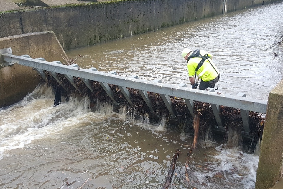 Weekend flood outlook – persistent rain and gales forecast
