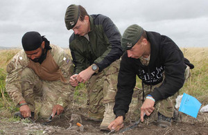 Soldiers from 1st Battalion The Rifles during the excavation of Iron Age deposits