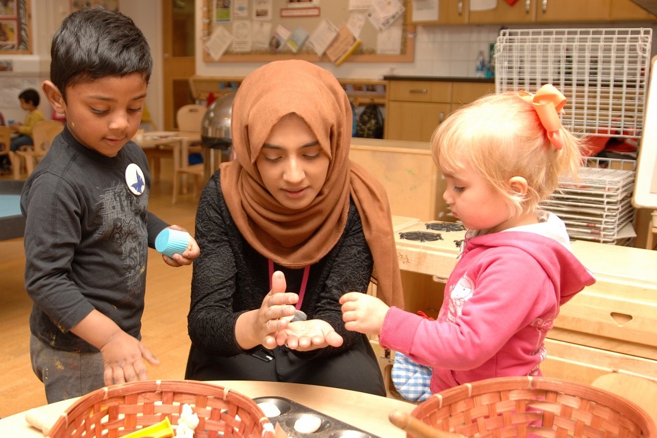 Roma pupils must be better supported to learn, says Ofsted