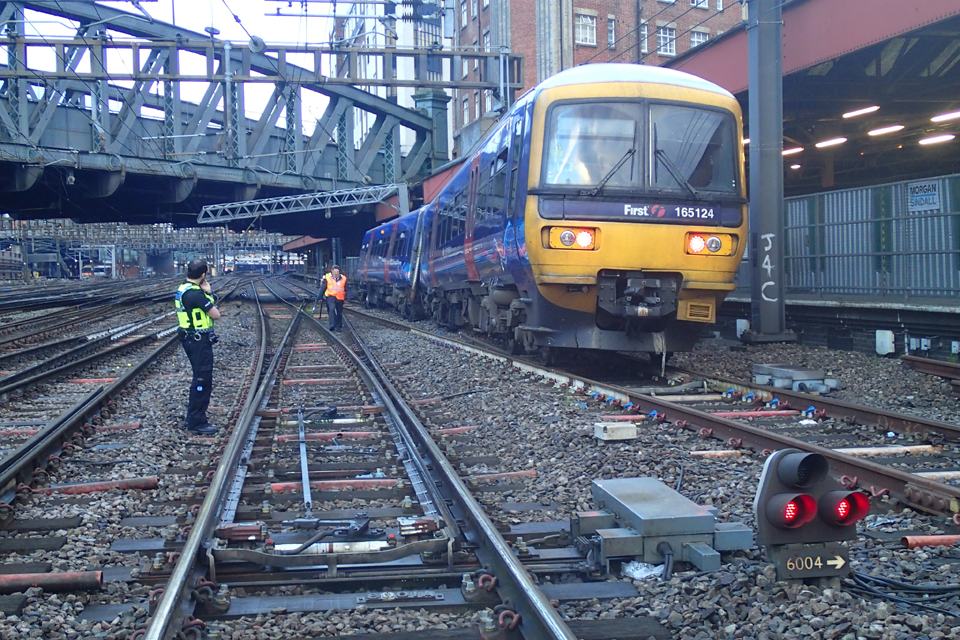 Image of the derailed train and the signal