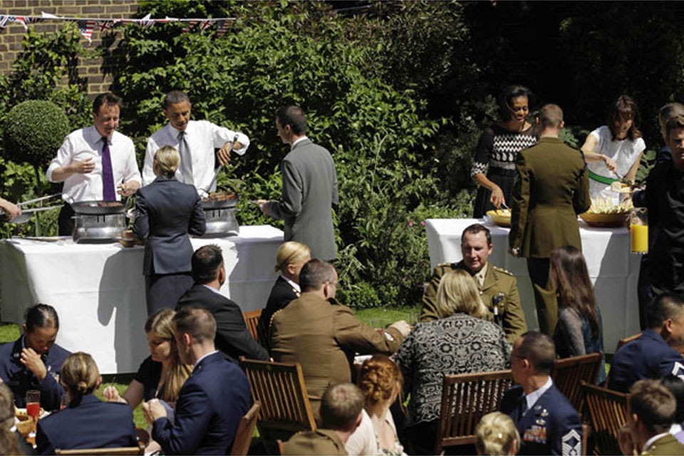 UK and US troops enjoy barbecue at Downing Street