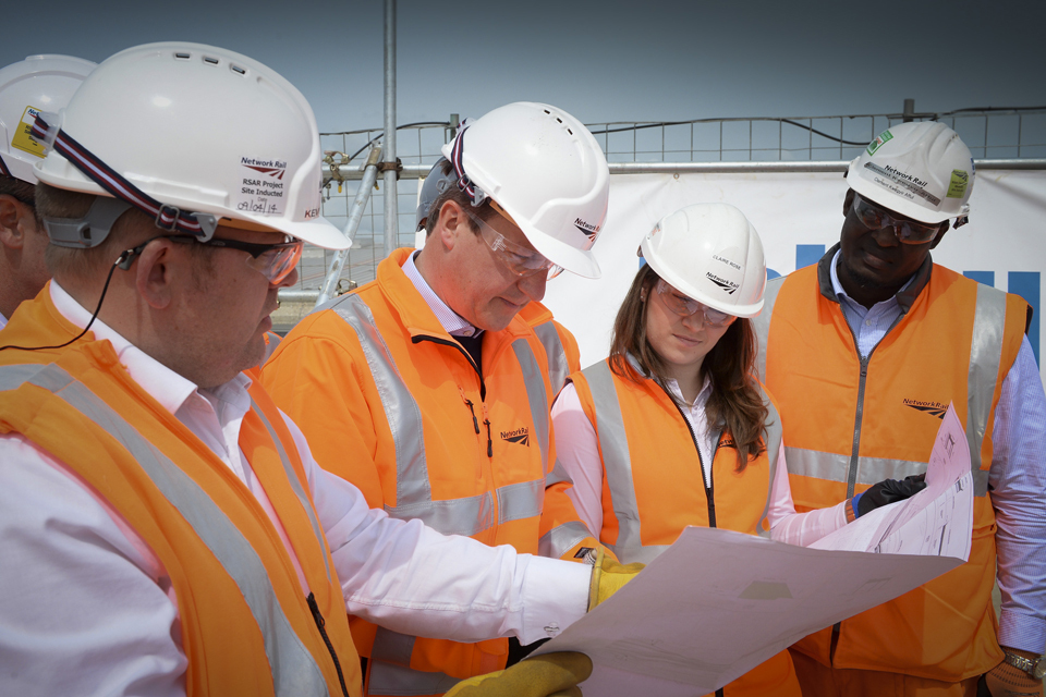 Prime Minister visits infrastructure projects in Thames Valley