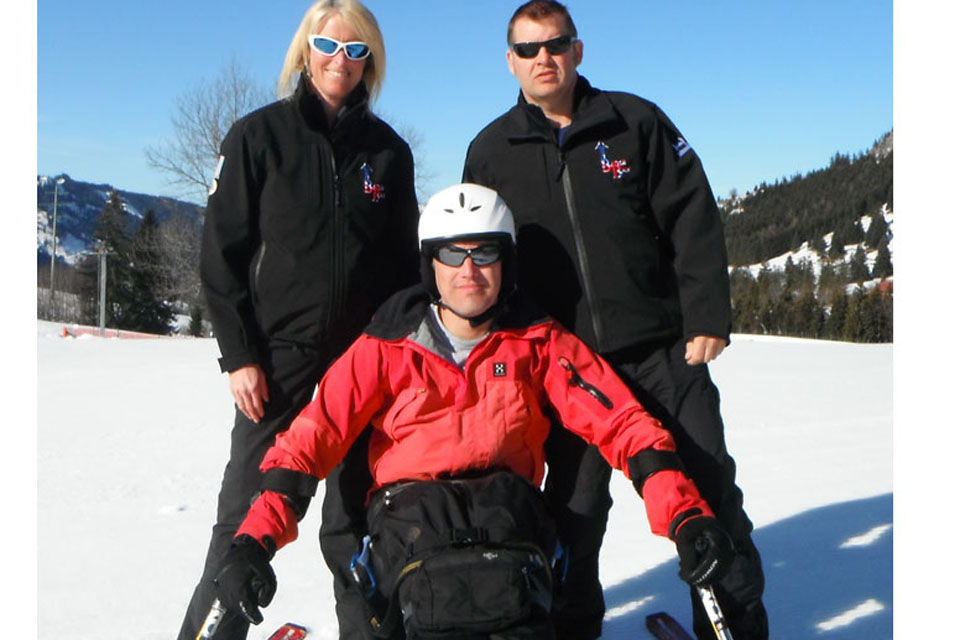  Flight Lieutenant Steph Groves and Chief Petty Officer Archie Gemmell with an adaptive skier 
