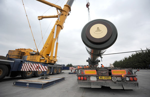 The barrel of the UK's last surviving railway howitzer is loaded onto a lorry for transport to Holland [Picture: Shane Wilkinson, Crown copyright 2013]