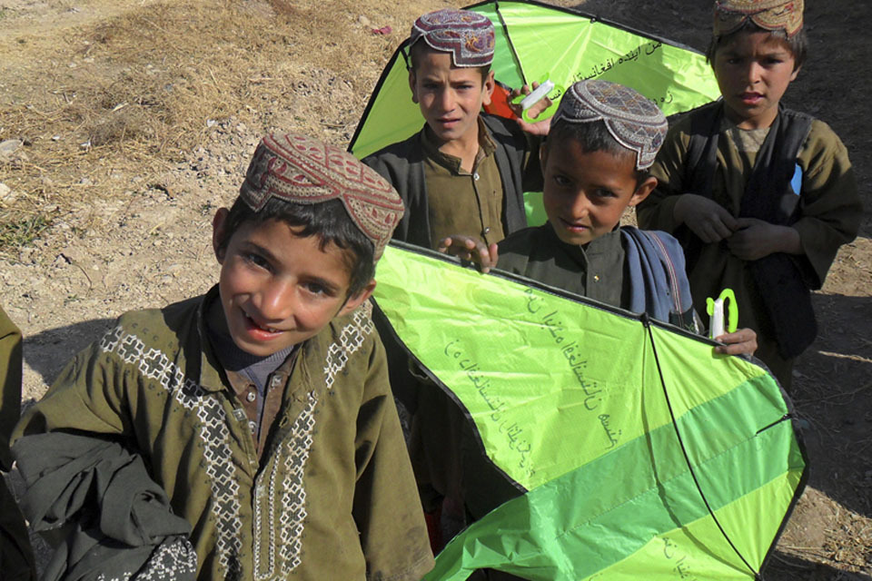 Troops give Afghan kids kites