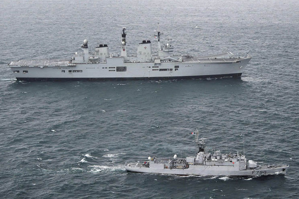 HMS Illustrious trains with French Navy