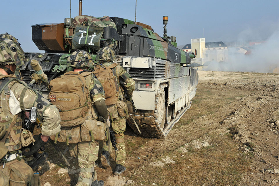 Paratroopers train with French Airborne Cavalry