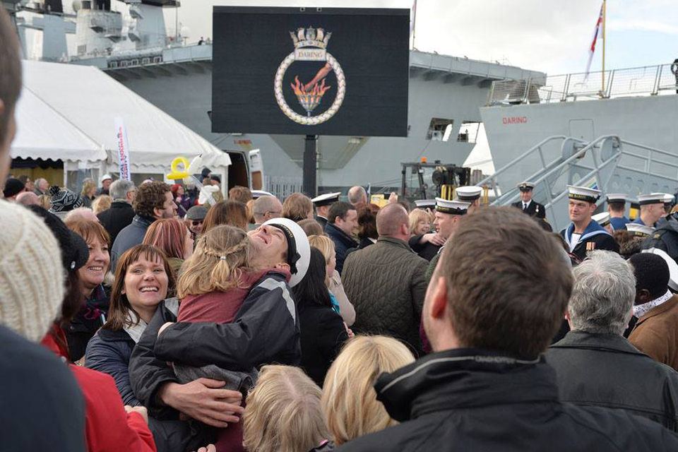 A sailor receives a warm welcome home 