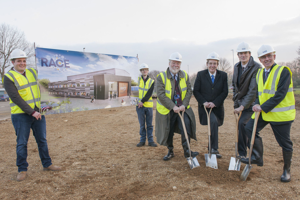 Minister prepares the ground for new Robotics Centre at Culham