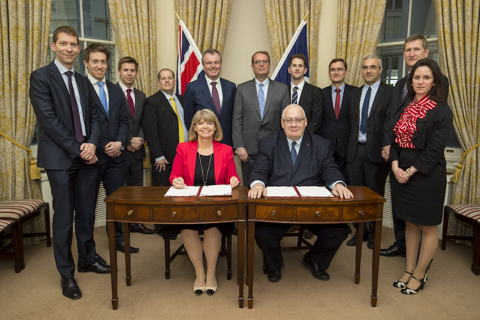 Defence Minister Harriett Baldwin and her French counterpart with the French and British project teams from MBDA, including Antoine Bouvier, CEO.