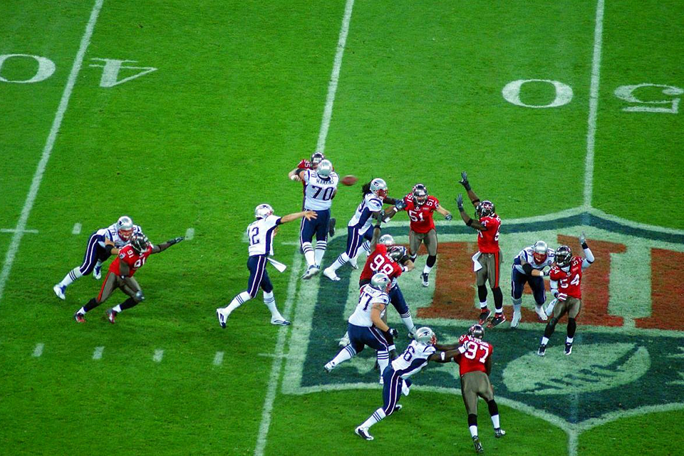 Tom Brady pass at Wembley Stadium