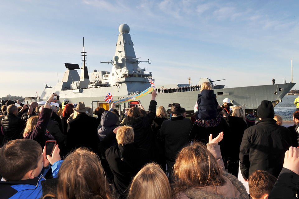 HMS Diamond arrives home in time for Christmas