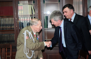 Don Foster meets General Janusz Brochwicz-Lewiński at the Warsaw Uprising Museum