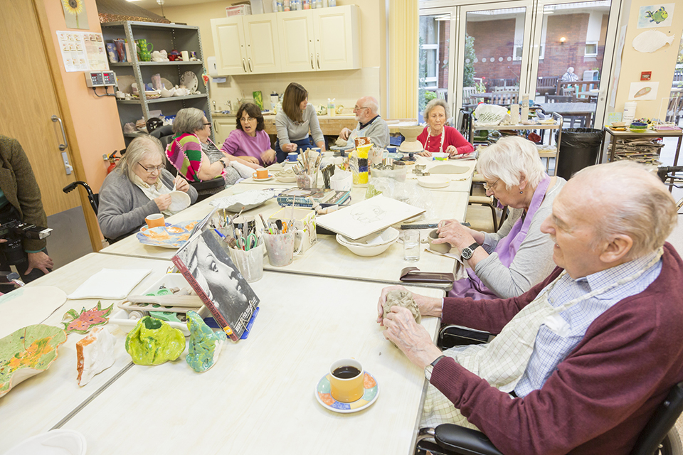 Art classes for people with dementia