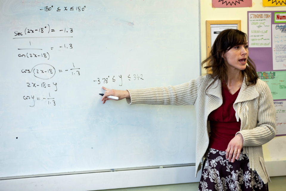 Golden hellos for graduates teaching maths in further education