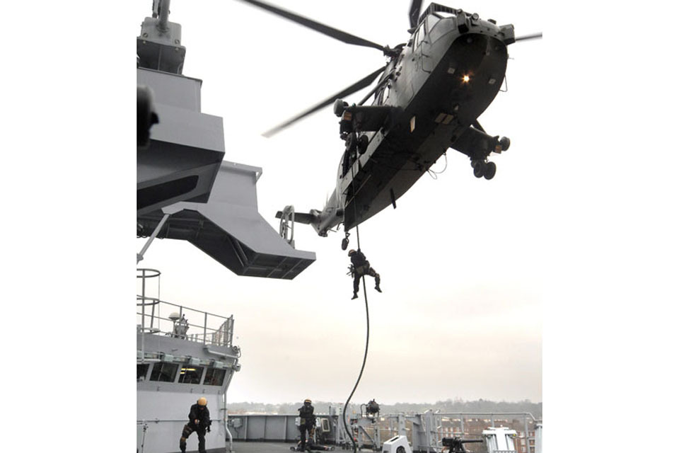 HMS Bulwark demonstrates capabilities in London