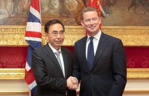 Minister Barker and the Governor of Guangdong (People’s Republic of China), Zhu Xiaodan.