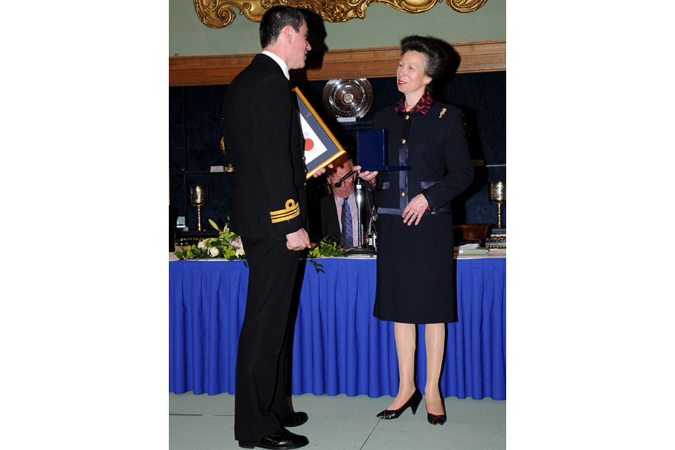 Princess presents bravery award to Navy helicopter crew