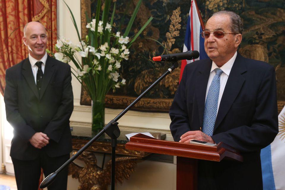 Mr. Héctor Ayerza and HMA Mark Kent