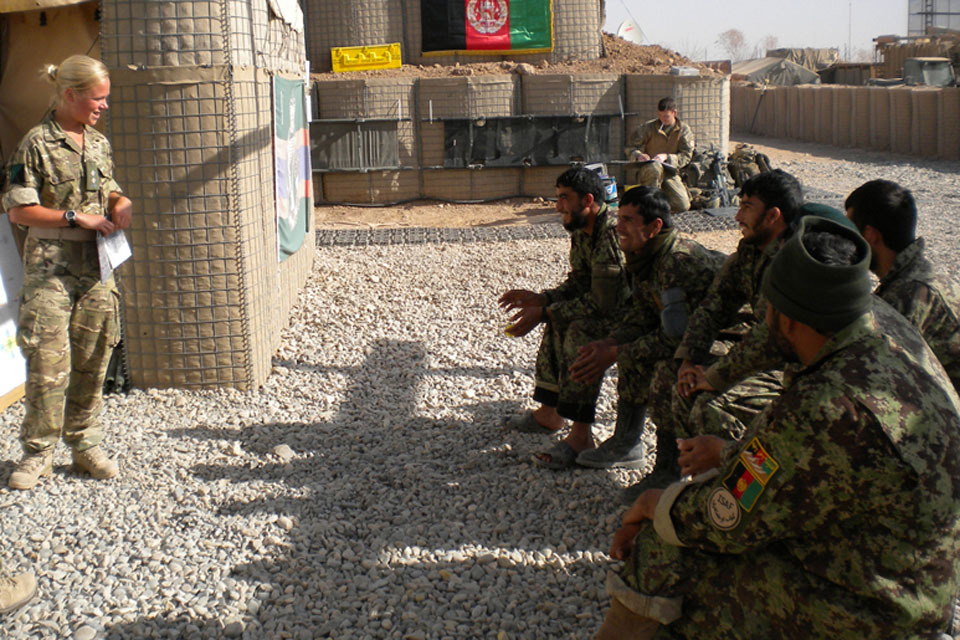 Army officer teaches Afghan soldiers English