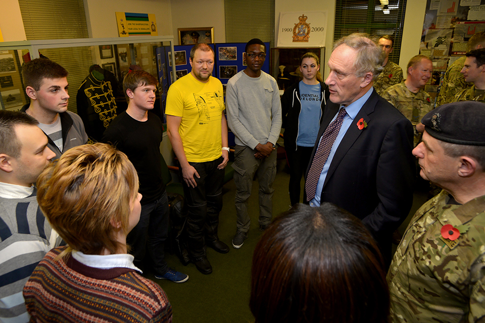 London’s Signal Regiment meets Minister for Reserves