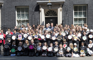 Prime Minister with David Walliams and 100 UK school children