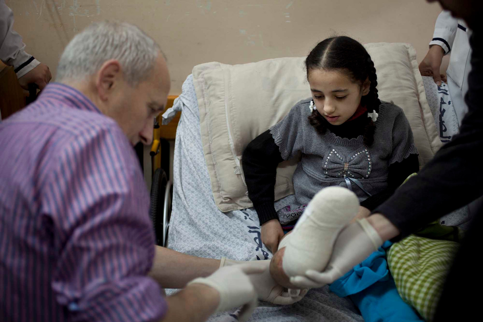 Dr Graeme Groom from Kings College Hospital, London, assesses Weam's leg two days after her operation in Gaza. Picture: Abbie Trayler-Smith/Panos for DFID