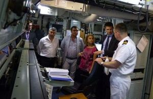 British diplomats visit HMS CHIDDINGFOLD
