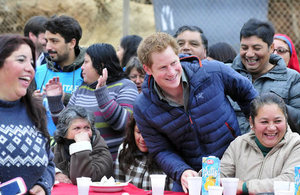 Prince Harry with 'Cerro La Cruz' community.
